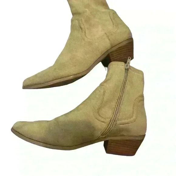 Steve Madden Braylen Pointed Toe Bootie - Picture 2 of 3